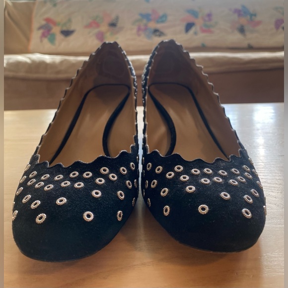 CHLOE SHOES GROMMET SCALLOPED BLACK SUEDE LEATHER LAUREN PUMPS. Size 37 - Picture 5 of 7